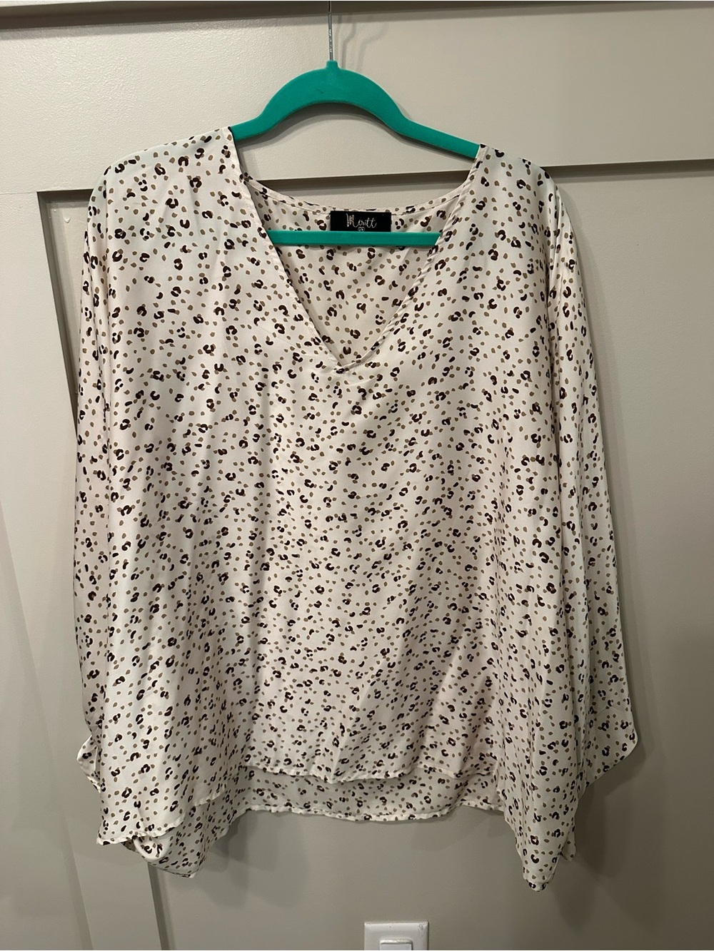 Mott V-Neck Leopard Spot Blouse in Cream and Brown